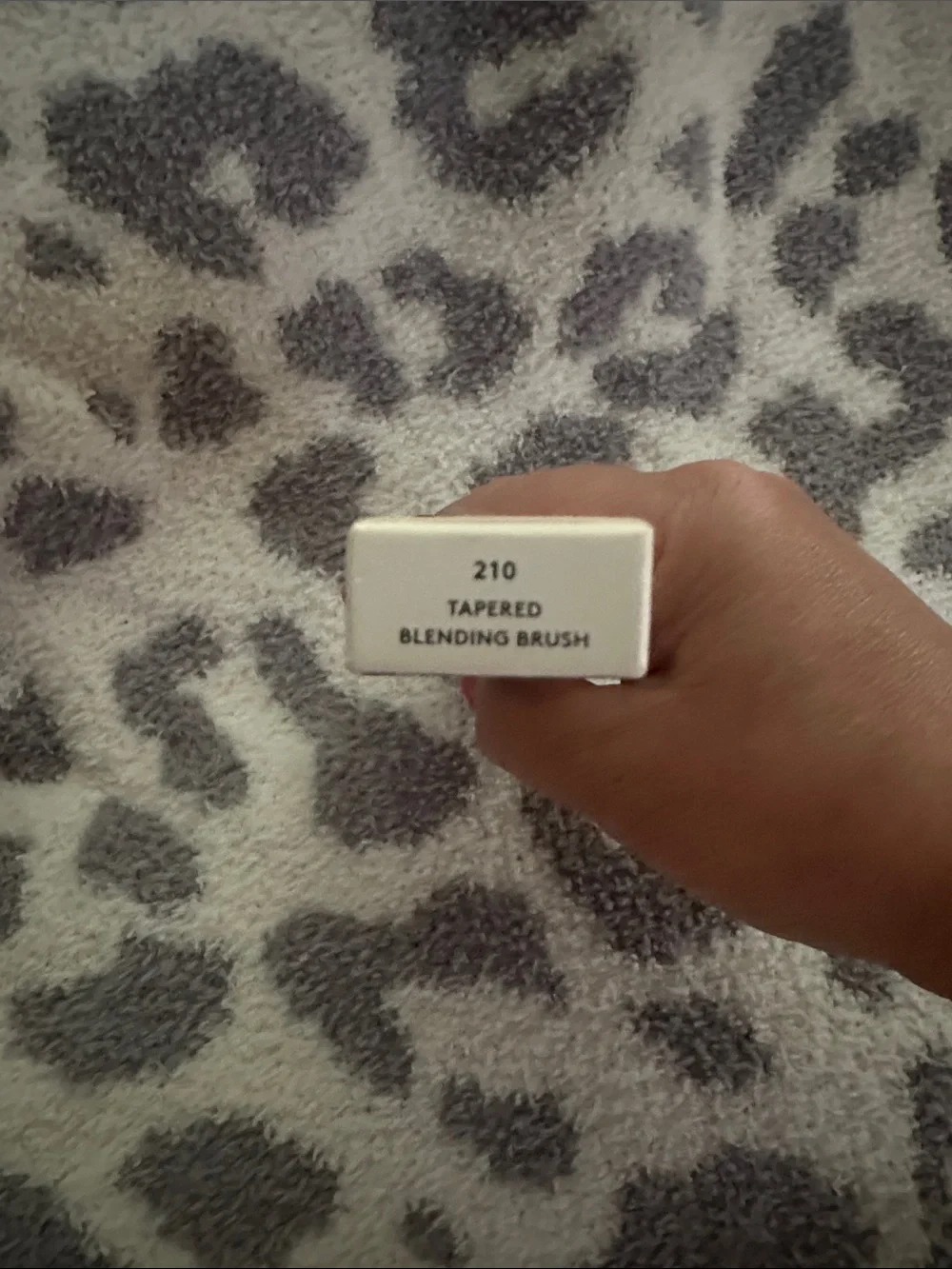 Fenty Beauty 210 Tapered Eyeshadow Brush - Soft Blending Brush